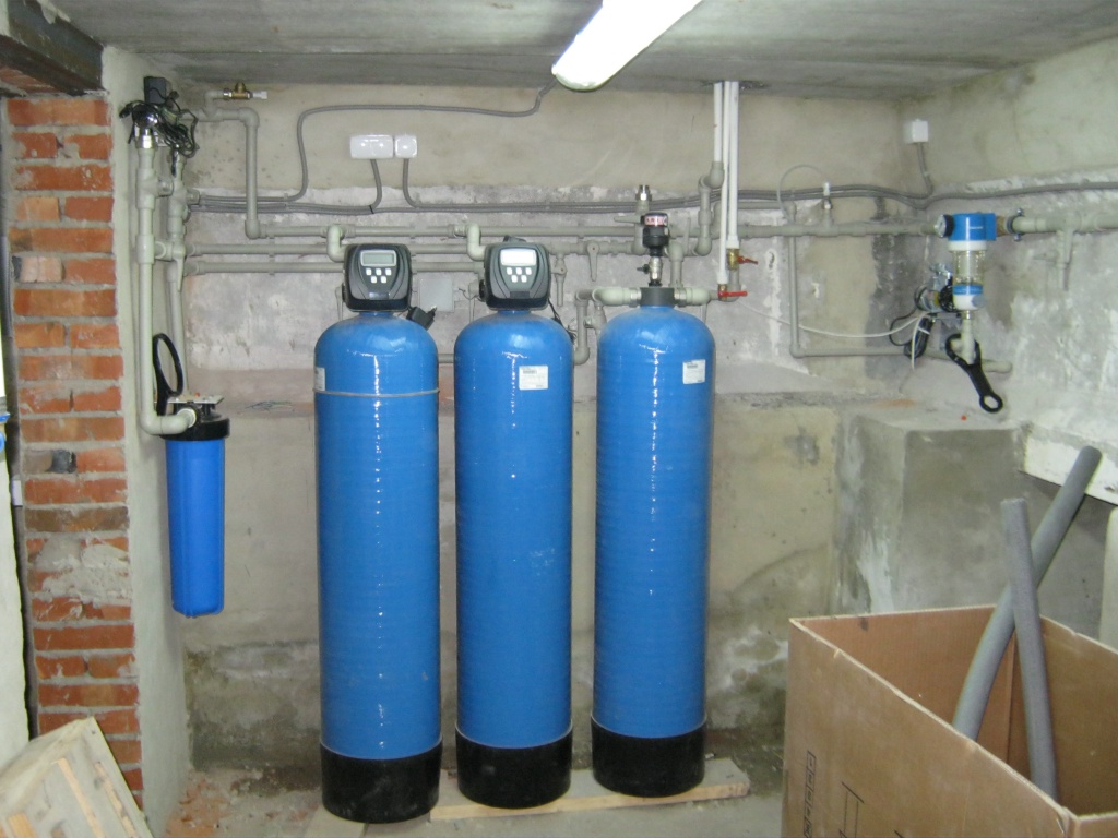 Водоподготовка для загородного. Станция водоочистки для коттеджа. Фильтры для воды в коттедж. Система водоподготовки. Система очистки воды для дома.